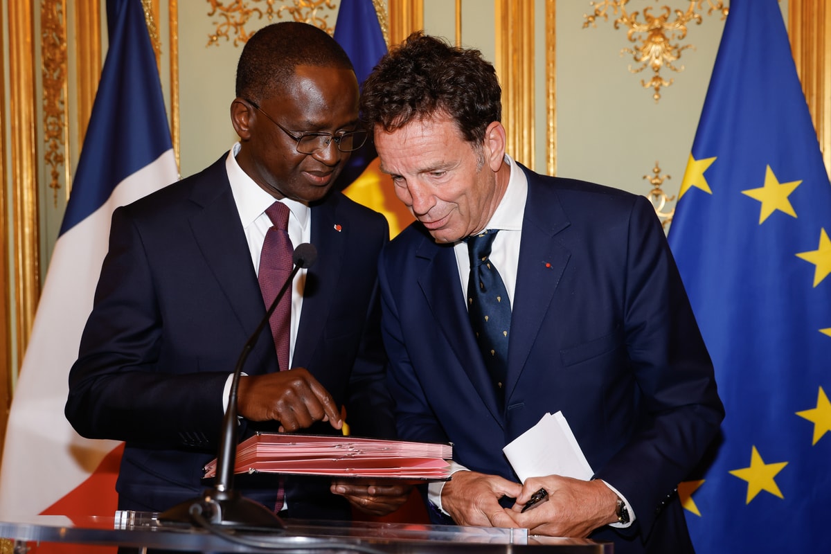 Passation de la présidence de l’APF : Ahmed Cissé succède à Geoffroy Roux de Bézieux